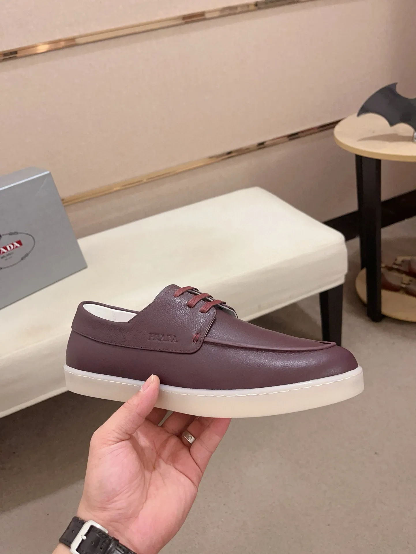 Men's shoes 💰 540💰 ✔️✔️✔️Higher version High-quality new PRADA (Prada) counters are launched at the same time. The new men's shoes and 😘 fabrics are made of high-tech glue-making technology. Lining: Full cowhide lining. 👍🏿 High-end ☄️ air-cushion molded anti-slip rubber outsole, exquisite lines, simple and elegant, comfortable and high-end for leisure travel. Code number: 38 to 44 (45 can be customized and cannot be returned or exchanged)